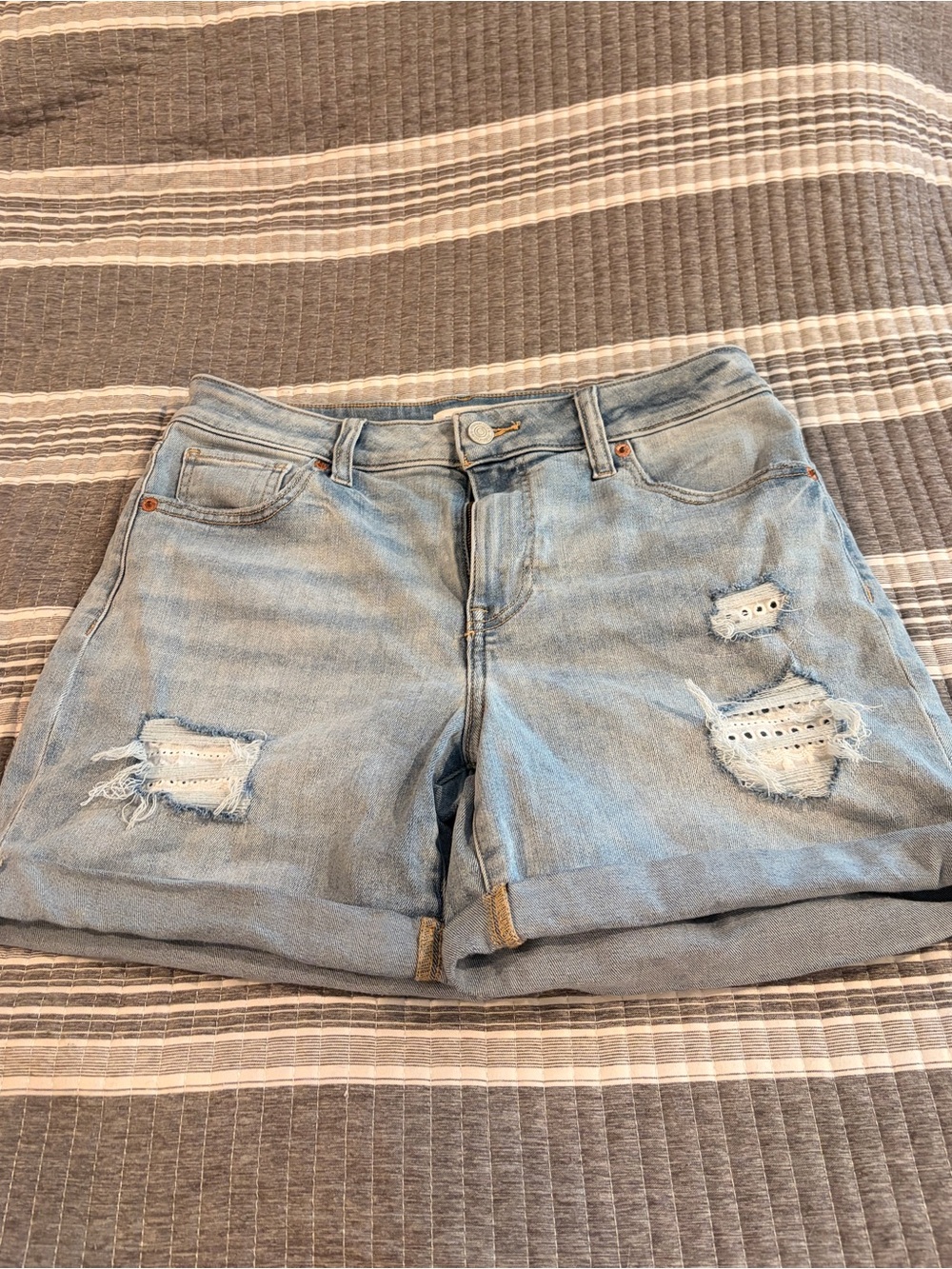 NWOT mJeans Women’s 8 Distressed Denim Women's Shorts lace detail